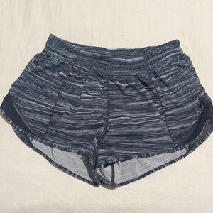 Lululemon low rise hotty hot shorts 2.5”